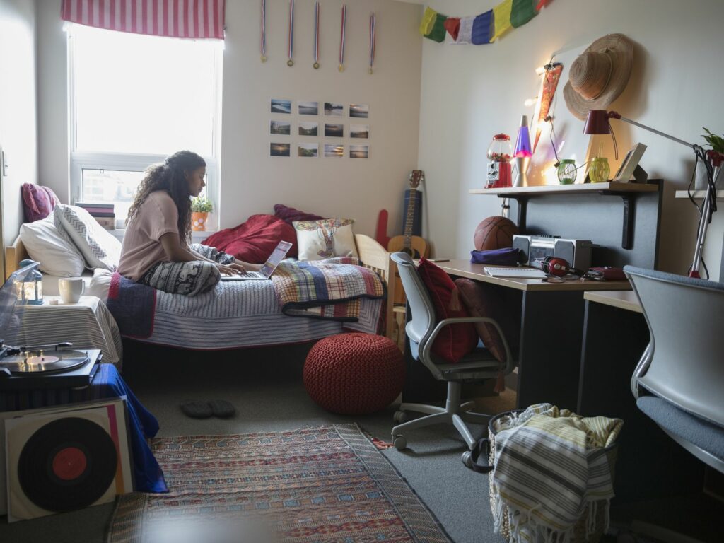 6 Dorm Essentials that Every College Student Actually Needs 2